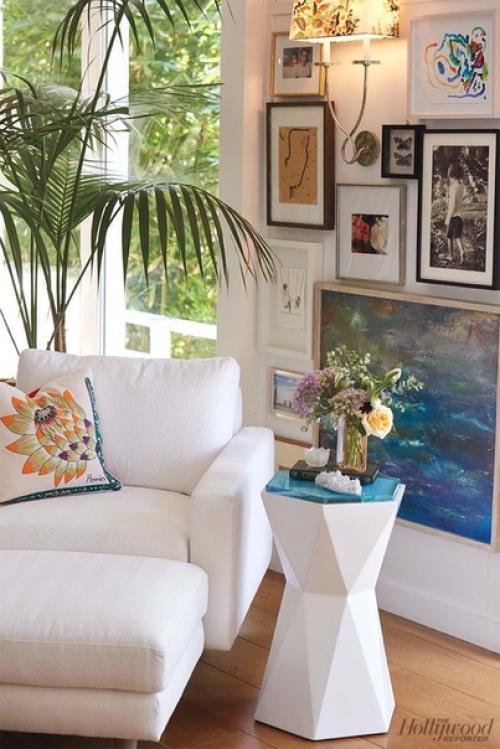 Модель Миранда керр и основатель Snapchat Эван Шпигель поженились в 2017 году и с тех пор живут в особняке в Лос-анджелесе вместе с двумя детьми. 02