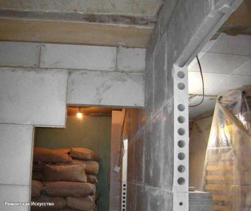 Выстраиваем проемы и мы обшиваем откосы. 03