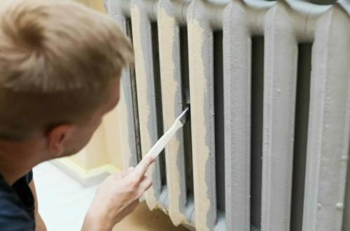 В большинстве квартир и домов используется водяное отопление, и радиаторы остаются постоянно на виду. 02