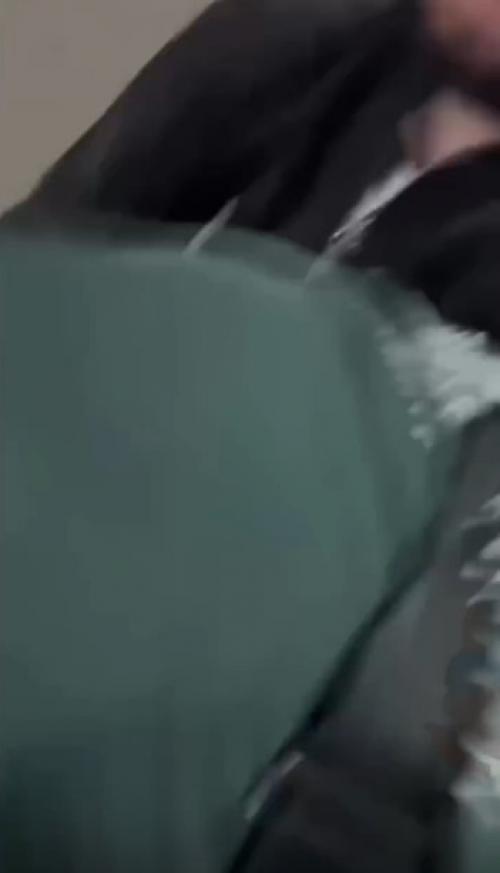 Мужик избил девушку за отказ познакомиться в Краснодаре.

