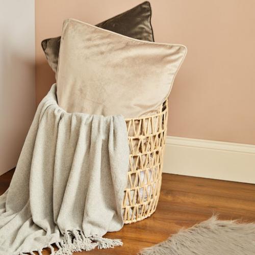 Плетеные корзины отлично вписываются практически в любой современный интерьер, добавляя комнате уюта. 05