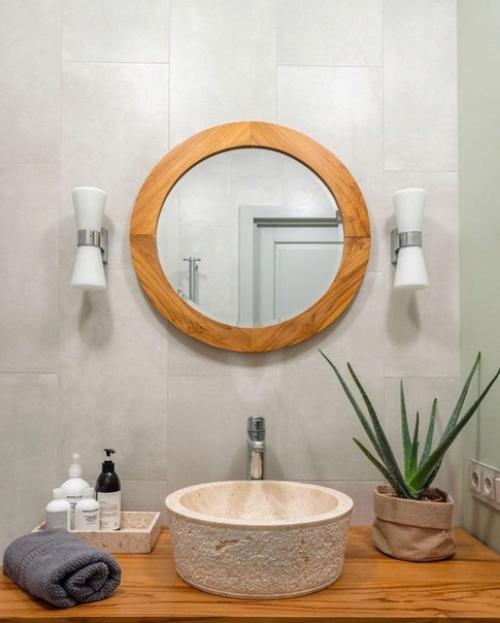 Интерьер небольшой ванной комнаты в квартире 1973 года постройки. 02