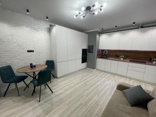 Наконец - то можно похвастаться нашей двушкой. 01