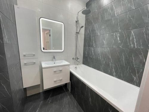 Наконец - то можно похвастаться нашей двушкой. 06