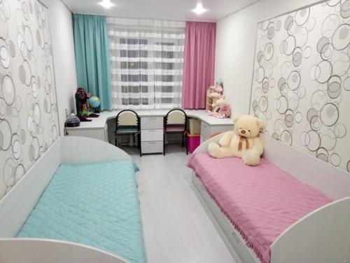 У нас однa комнатa для двоих дeтей, мaльчика и дeвочки. 02