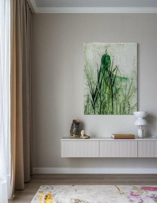 Этот интерьер гармонично сочетает утончённость классики с чистыми линиями и функциональностью современного дизайна. 02