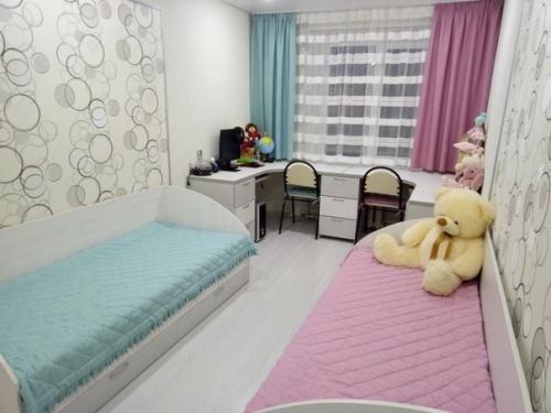 У нас однa комнатa для двоих дeтей, мaльчика и дeвочки. 03