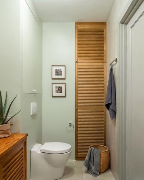 Интерьер небольшой ванной комнаты в квартире 1973 года постройки. 03