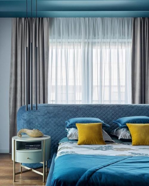 Очень яркий насыщенный интерьер квартиры. 05