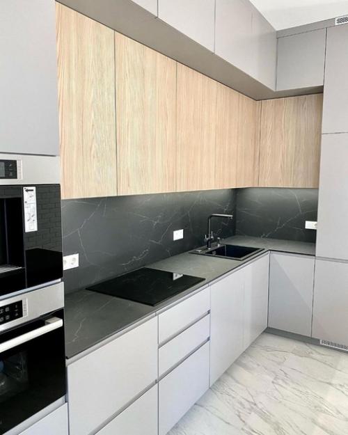 Кухня в современном стиле сразу после монтажа. 03