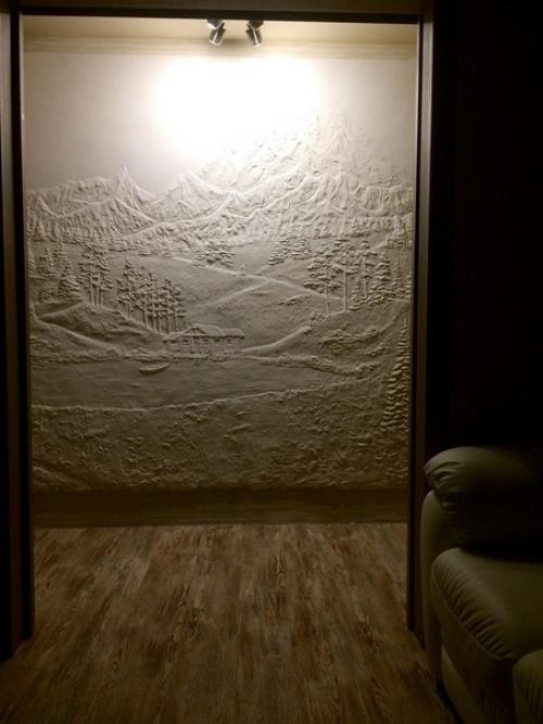 Своими руками сделал барельеф на стене. 04