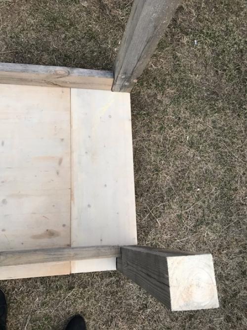 Стол для террасы женскими руками, из остатков от строительства. 07