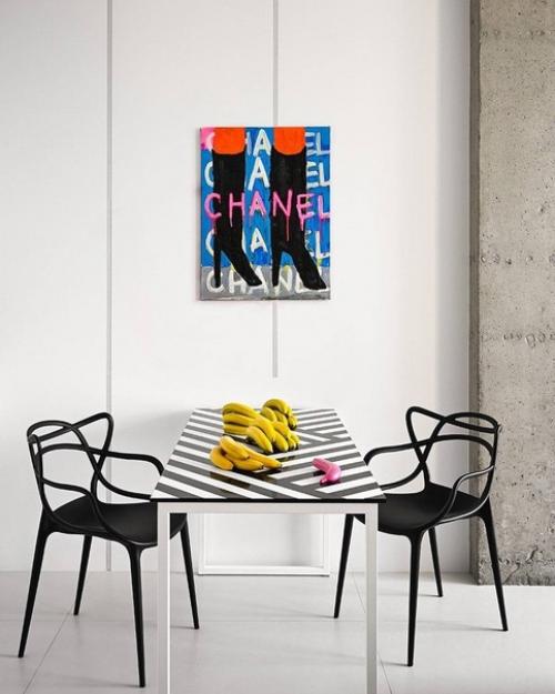 Светлый, лёгкий современный интерьер квартиры, площадью 50 м. лаконичный белый с яркими вкраплениями деталей. 02