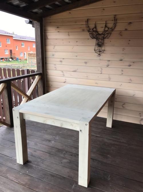 Стол для террасы женскими руками, из остатков от строительства. 01