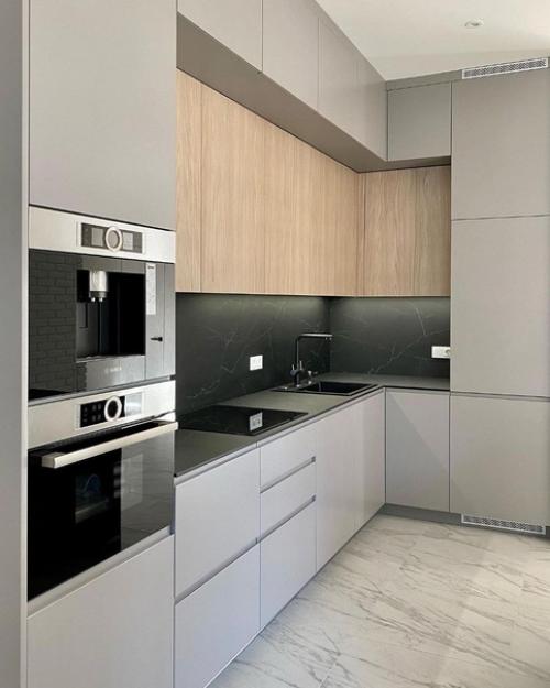 Кухня в современном стиле сразу после монтажа. 01