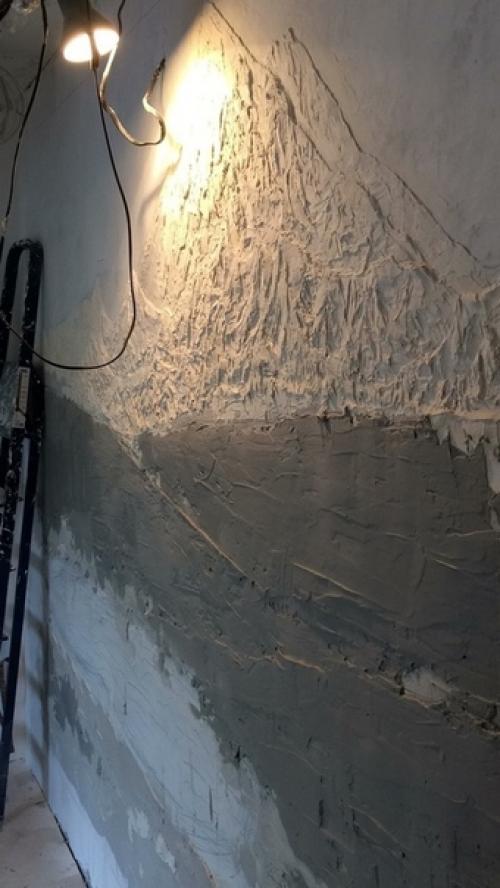 Своими руками сделал барельеф на стене. 01