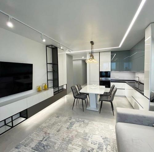 А это наша кухня - гостиная после капитального ремонта. 02