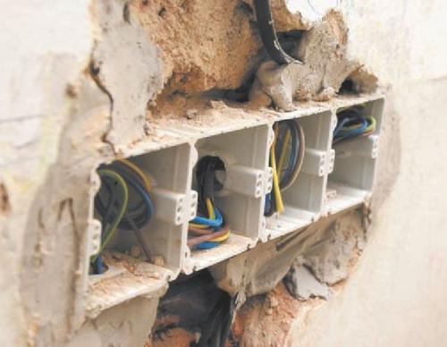 Установка подрозетников.  Одной из задач, которые необходимо решать при прокладке или замене электропроводки, является установка подрозетников. 04 Установка подрозетников.  Одной из задач, которые необходимо решать при прокладке или замене электропроводки, является установка подрозетников. 04