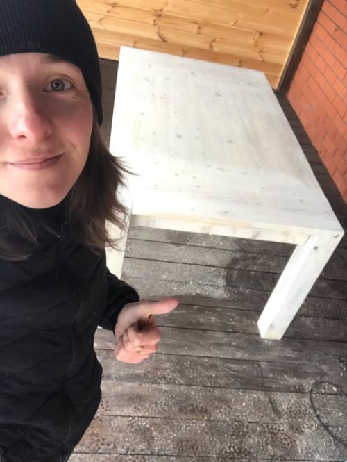 Стол для террасы женскими руками, из остатков от строительства. 02