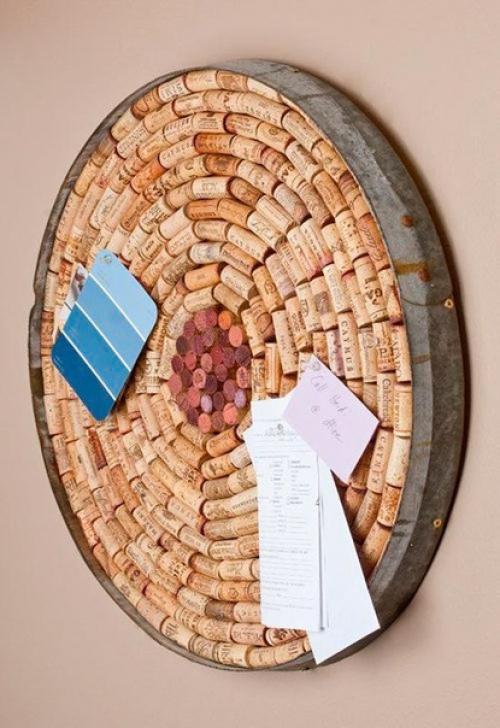 Пробковая доска незаменима, чтобы держать нужную информацию на виду. 01