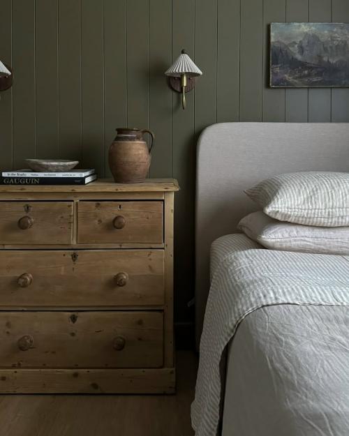 Светлые оттенки визуально расширяют пространство, наполняют его мягким сиянием и создают атмосферу абсолютного спокойствия. 01