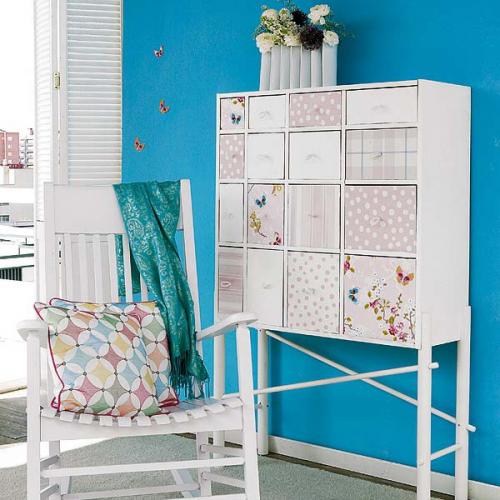 Почти всегда после ремонта остаются небольшие куски обоев или плитка, которые хозяева обычно выкидывают. 03