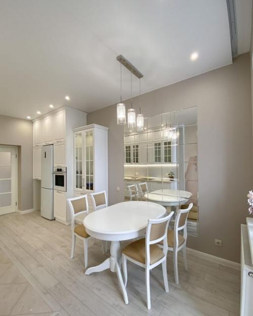 Мы начнем с многофункциональной кухни и большой гостиной. 03