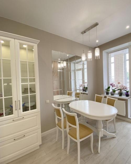 Мы начнем с многофункциональной кухни и большой гостиной. 05