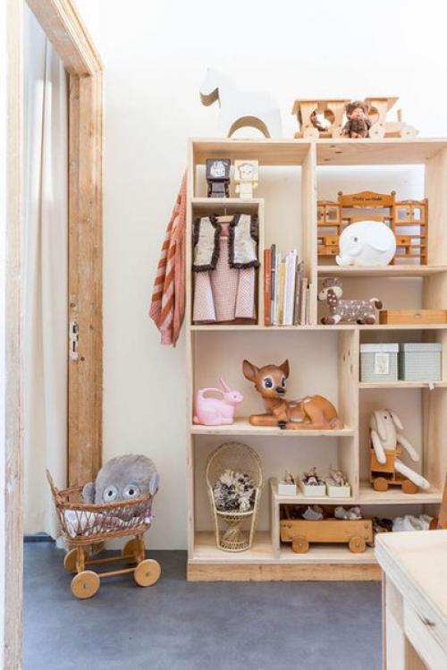 Лаконичные, но при этом такие функциональные домики - стеллажи в детскую комнату. 03