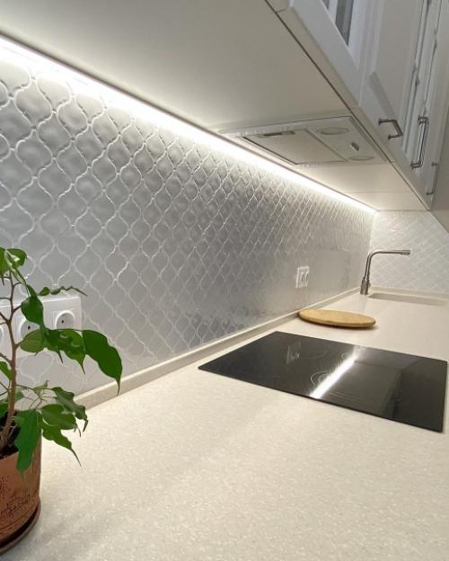 Мы начнем с многофункциональной кухни и большой гостиной. 02