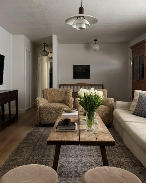 Светлые оттенки визуально расширяют пространство, наполняют его мягким сиянием и создают атмосферу абсолютного спокойствия. 09