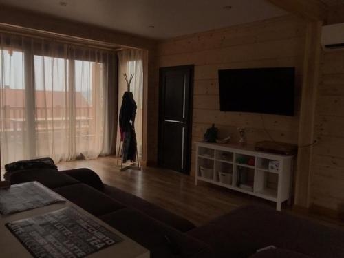 3 акончили стpоительство и отделку дома из клееного бpуса. 05