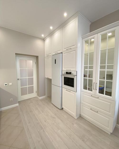 Мы начнем с многофункциональной кухни и большой гостиной. 04