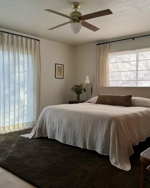 Светлые оттенки визуально расширяют пространство, наполняют его мягким сиянием и создают атмосферу абсолютного спокойствия. 05