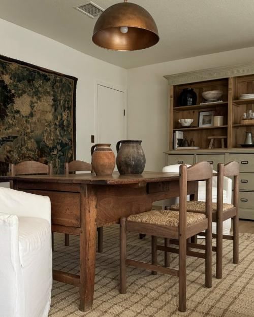 Светлые оттенки визуально расширяют пространство, наполняют его мягким сиянием и создают атмосферу абсолютного спокойствия. 08