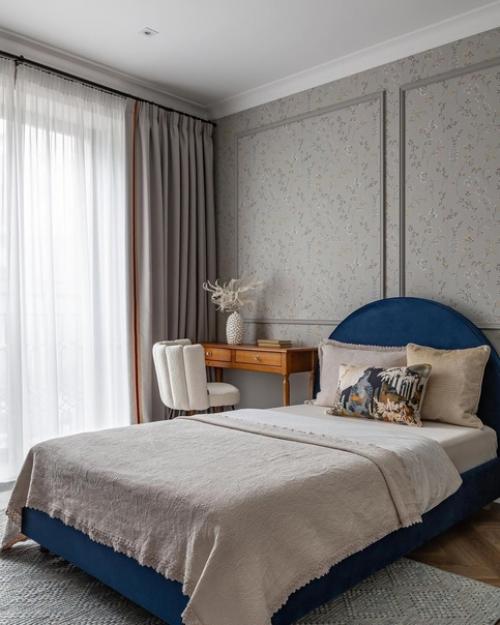 Интерьер этой квартиры создавался для молодой мечтательной девушки, студентки магистратуры, которая всем сердцем обожает Францию. 05