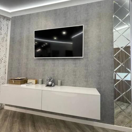 Получилась шикарная кухня студию и спальню с балконом и видом на море. 03