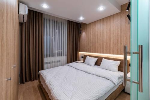 Окончен капитальный ремонт небольшой двушки студии с видом на горы, площадью 49 кв. 01