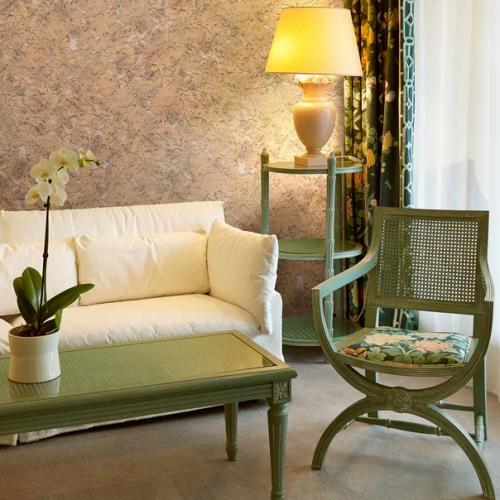 На волне интереса к природным материалам и фактурам стала актуальной отделка из пробки. 03