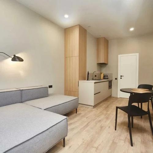 Очередные апартаменты были сданы сразу же после ремонта. 02