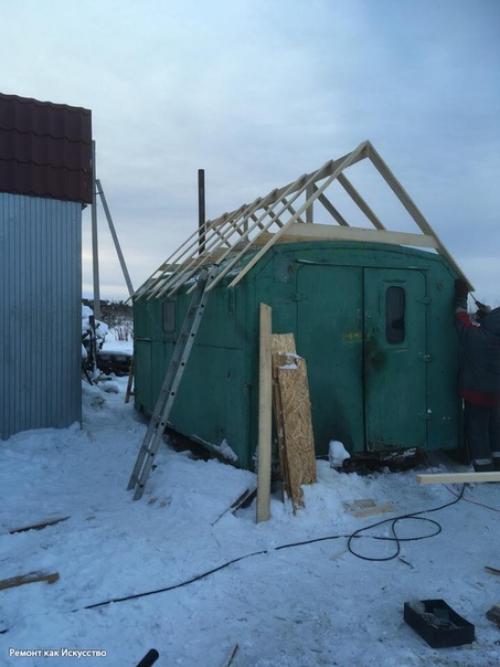 Своими руками из старой будки сделал вот такую красотку баньку. 03