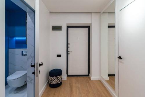 Окончен капитальный ремонт небольшой двушки студии с видом на горы, площадью 49 кв. 06