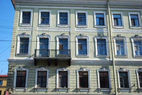 Прогулка по Петербургу Достоевского с томиком Преступление и Наказание в руках. 03