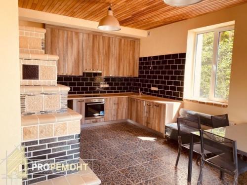 Квартира наша находится в коттеджном доме, потому такая необычная. 01