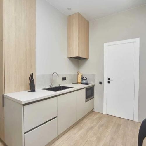 Очередные апартаменты были сданы сразу же после ремонта. 06