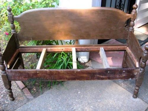 Самодельная садовая скамья из спинок кровати. 04