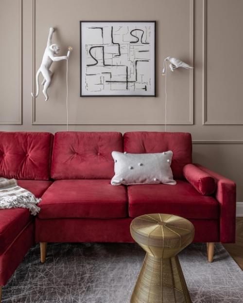 Интерьер этой квартиры создавался для молодой мечтательной девушки, студентки магистратуры, которая всем сердцем обожает Францию. 01