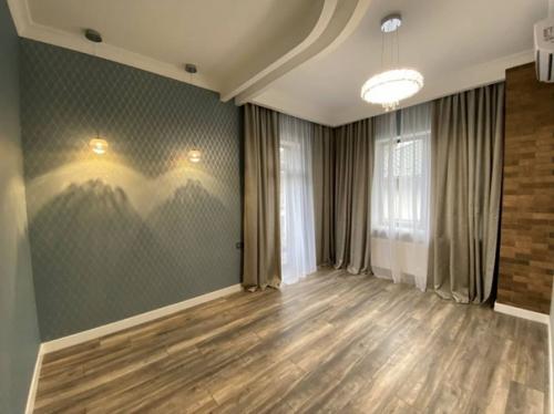 А вот и наш готовый дом с новым ремонтом, укомплектован мебелью и техникой. 02