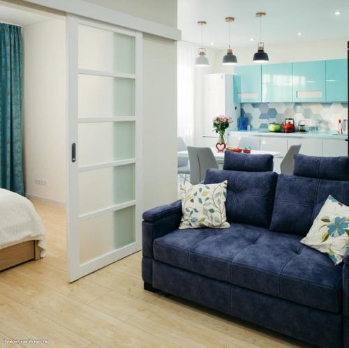 Квартира небольшая, дизайном занималась сама. 01