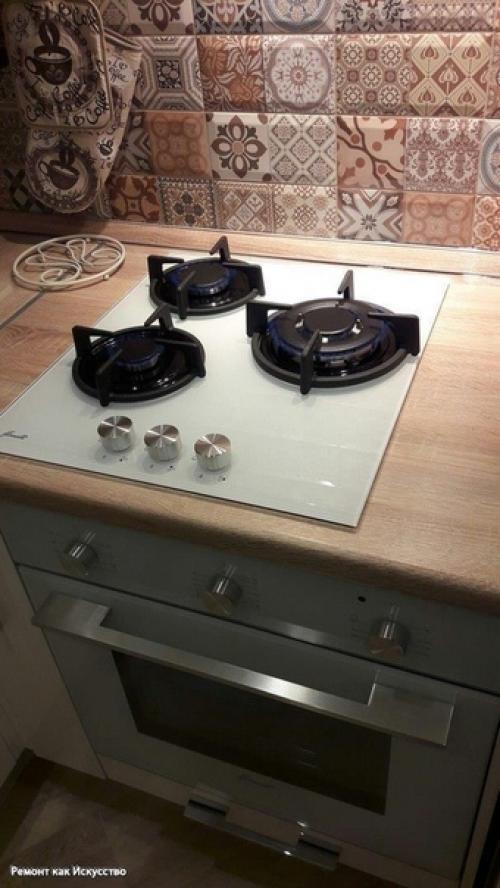 Небольшая угловая кухня после ремонта. 02